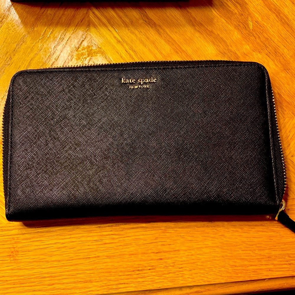 Kate Spade NWT travel wallet